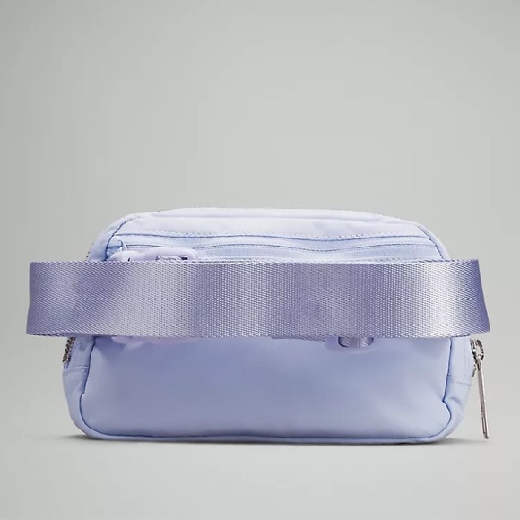 BNWT Lululemon Everywhere Belt Bag Pastel Blue - Picture 5 of 8